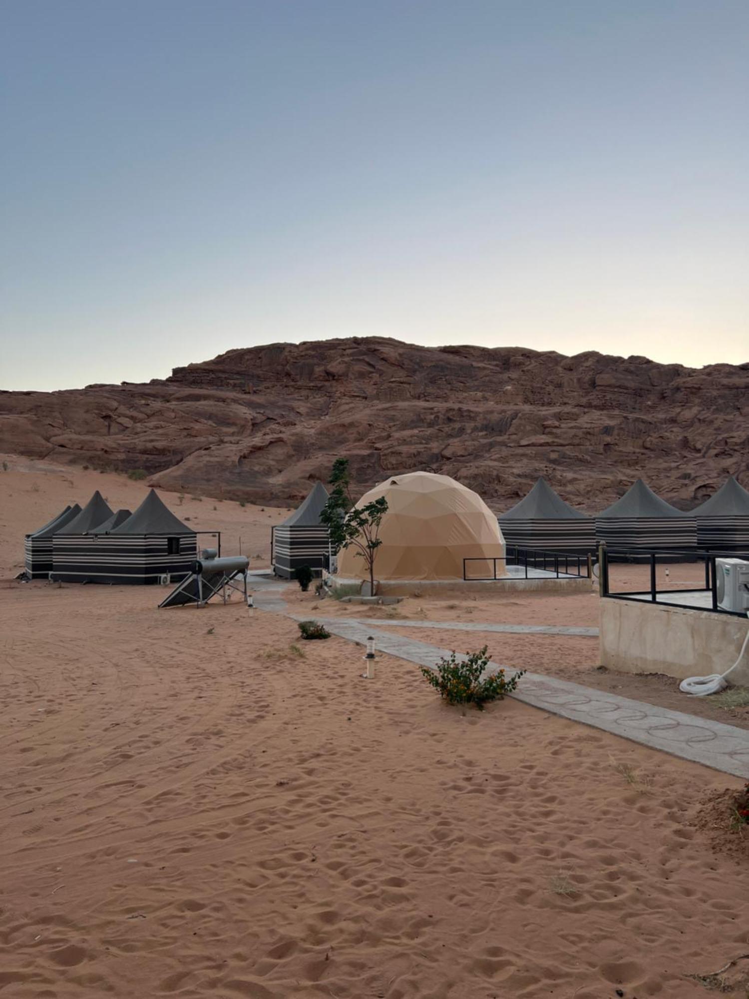 Magic Mountain Camp Apartment Wadi Rum Bagian luar foto