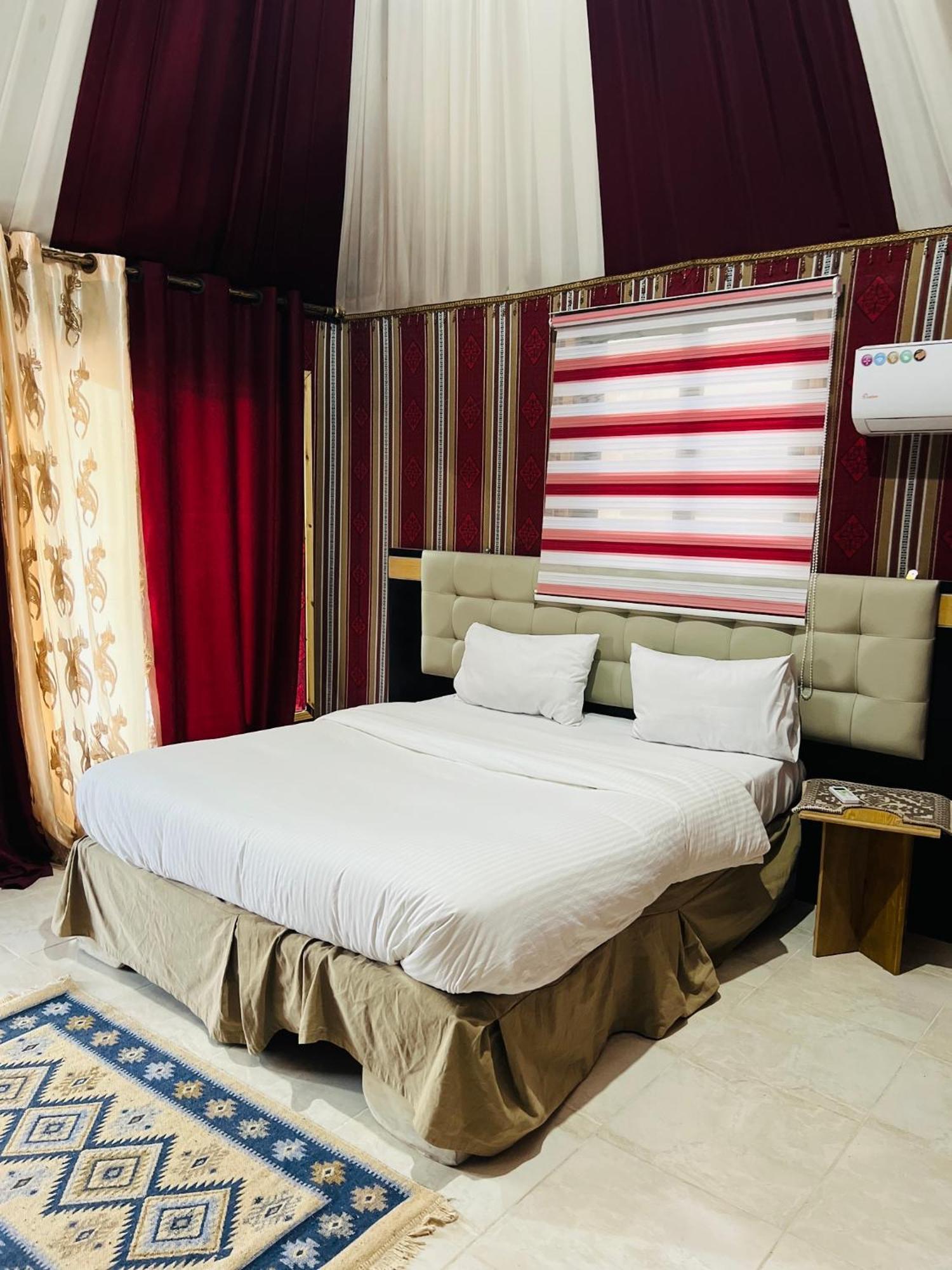 Magic Mountain Camp Apartment Wadi Rum Bagian luar foto