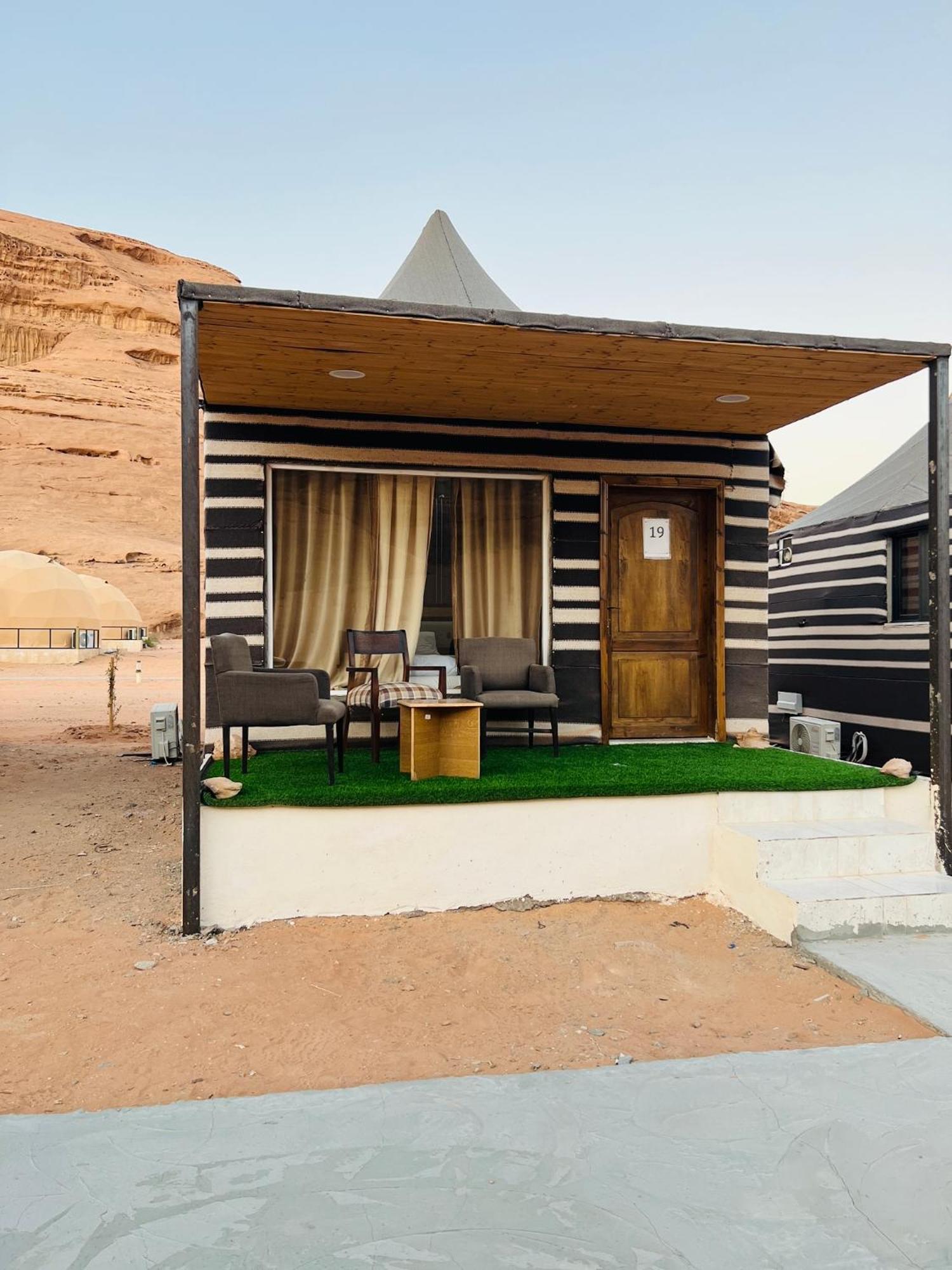 Magic Mountain Camp Apartment Wadi Rum Bagian luar foto